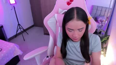 mia  nicolle online show from October 2025 08:55:02 PM