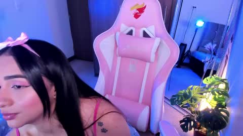 mia  nicolle online show from May 2026 11:24:01 PM