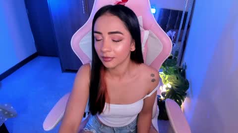 mia  nicolle online show from June 2026 01:09:01 AM