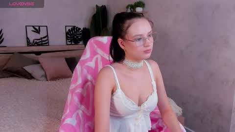 Mia online show from March 2026 10:20:01 AM