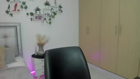 Snapshot of miaa_star_1x chatting on June 2026 10:40:01 AM miaa_star_1x online show from June 2026 10:40:01 AM