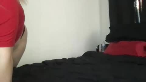 Mia Moji online show from December 2025 02:00:01 PM