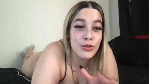 Snapshot of miaaasturbate chatting on December 2025 08:28:02 PM Mia Moji online show from December 2025 08:28:02 PM