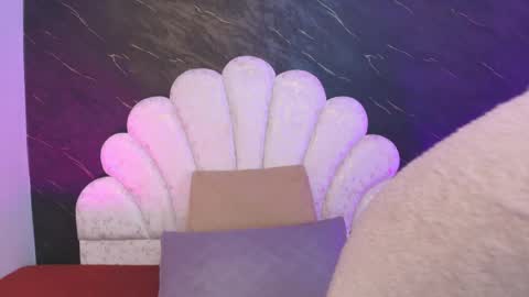 Mia online show from April 2026 12:12:01 PM