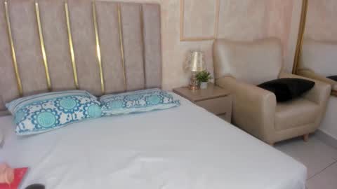 Snapshot of miaaffox chatting on January 2026 07:49:02 PM miaaffox online show from January 2026 07:49:02 PM