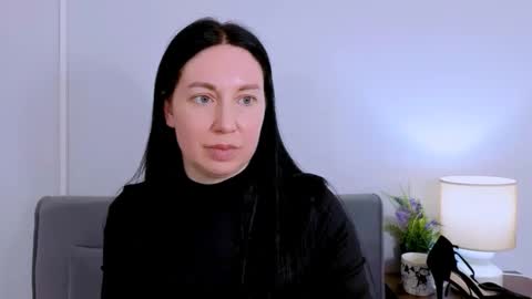 Mia online show from March 2026 04:51:02 PM