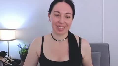 Mia online show from June 2026 03:18:01 PM