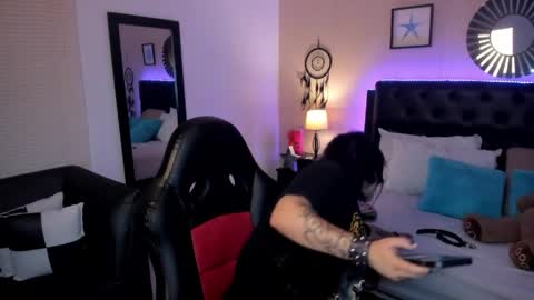 Mia online show from April 2026 12:30:01 PM