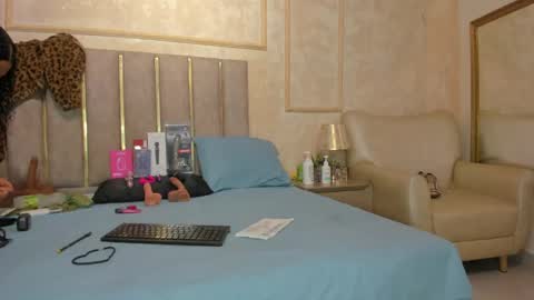 Miaasummer online show from May 2026 11:41:02 AM