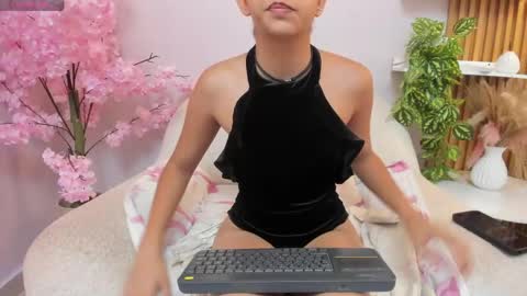 Snapshot of miabloom19 chatting on April 2026 11:37:01 AM Mia online show from April 2026 11:37:01 AM