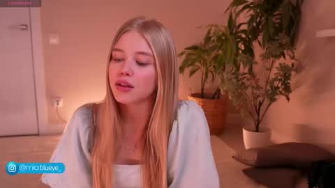 miablueye online show from November 2025 03:12:02 PM