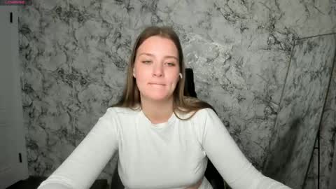 Mia online show from May 2026 08:27:02 PM