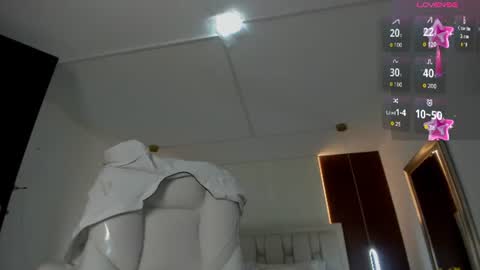 Snapshot of miabrunette23 chatting on June 2026 03:33:01 AM MIA online show from June 2026 03:33:01 AM