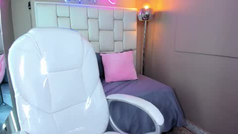 Mia Camille online show from March 2026 07:08:01 PM