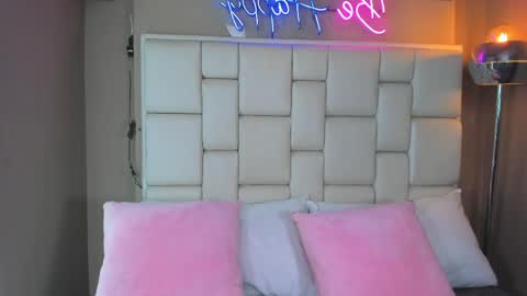 Mia Camille online show from April 2026 06:38:01 PM