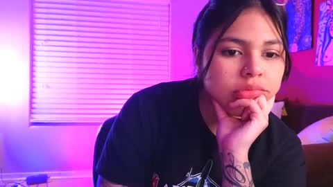 Snapshot of miacanela_xo chatting on December 2024 07:05:01 AM Mia online show from December 2024 07:05:01 AM