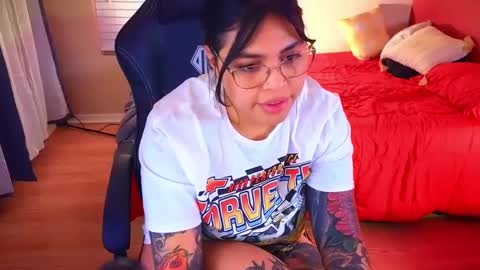 Snapshot of miacanela_xo chatting on January 2025 03:26:01 AM Mia online show from January 2025 03:26:01 AM
