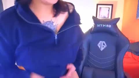 Snapshot of miacanela_xo chatting on January 2025 02:20:01 AM Mia online show from January 2025 02:20:01 AM