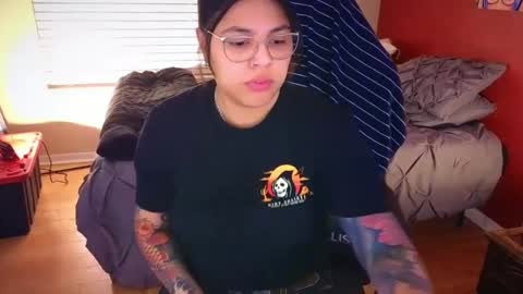 Snapshot of miacanela_xo chatting on January 2025 01:28:02 AM Mia online show from January 2025 01:28:02 AM