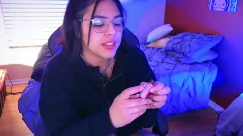 Snapshot of miacanela_xo chatting on January 2025 01:18:02 AM Mia online show from January 2025 01:18:02 AM
