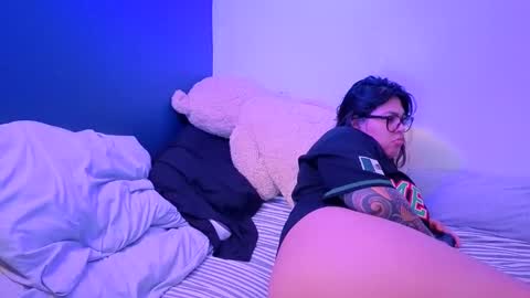 Mia online show from May 2026 04:07:02 AM