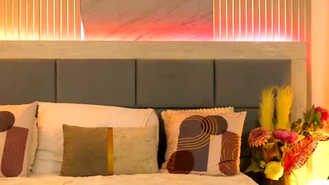 Mia online show from November 2025 09:41:02 PM