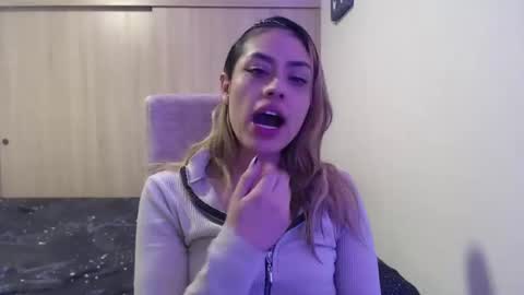 Miia  online show from November 2025 02:21:01 AM