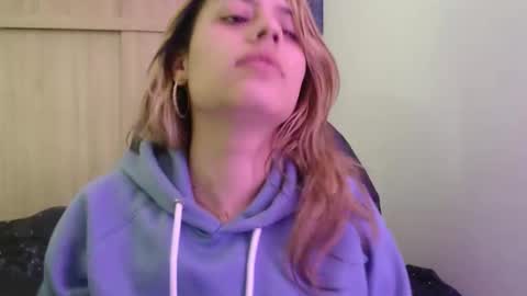 Miia  online show from December 2025 03:32:01 PM