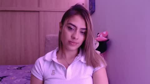 Miia  online show from December 2025 09:53:01 PM