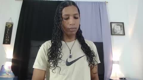 MiaCoock online show from November 2025 12:22:02 PM