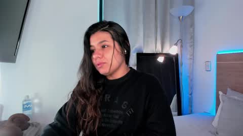 IG Yojanagomez  online show from February 2025 12:27:01 PM