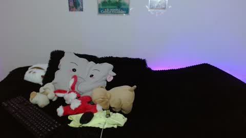 Mia david      online show from April 2026 09:39:33 PM