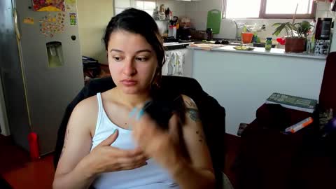 Mia online show from October 2025 06:50:02 PM