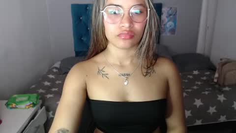 Snapshot of miafuckpussyhard chatting on April 2026 03:35:01 PM miafuckpussyhard online show from April 2026 03:35:01 PM