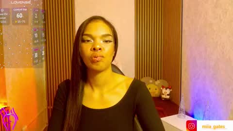 Mia online show from November 2025 02:45:02 AM