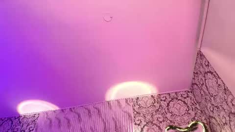 Mia online show from December 2025 04:21:01 AM