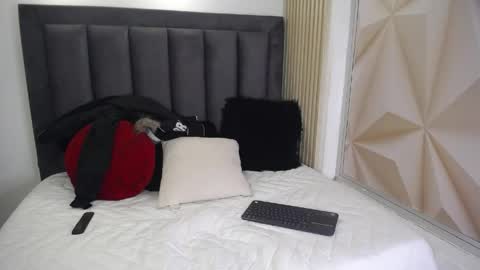 Snapshot of miaginger_ chatting on May 2026 03:35:02 AM Mia online show from May 2026 03:35:02 AM