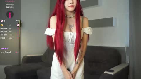 Mia online show from September 2025 09:42:02 AM