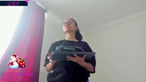 Snapshot of miagonzal chatting on December 2024 05:48:01 PM Mia online show from December 2024 05:48:01 PM