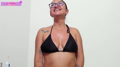 Snapshot of miagonzal chatting on September 2025 01:10:01 AM Mia online show from September 2025 01:10:01 AM