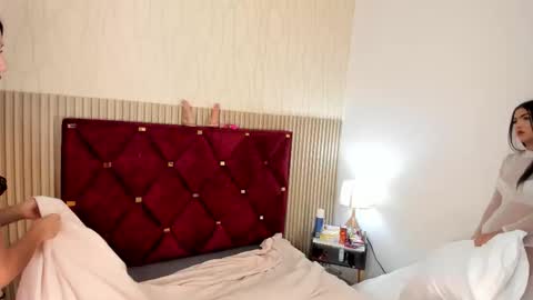 Miah and Bella online show from October 2025 08:00:02 PM