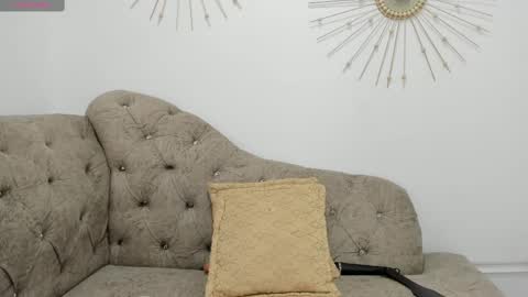 Snapshot of miah_bigboobs chatting on February 2025 03:17:02 PM Miah Collins online show from February 2025 03:17:02 PM