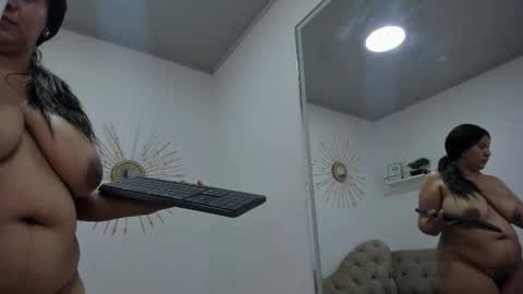 Snapshot of miah_bigboobs chatting on November 2025 01:28:02 PM Miah Collins online show from November 2025 01:28:02 PM