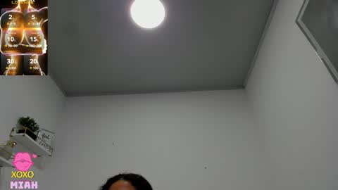 Snapshot of miah_bigboobs chatting on November 2025 11:21:02 AM Miah Collins online show from November 2025 11:21:02 AM