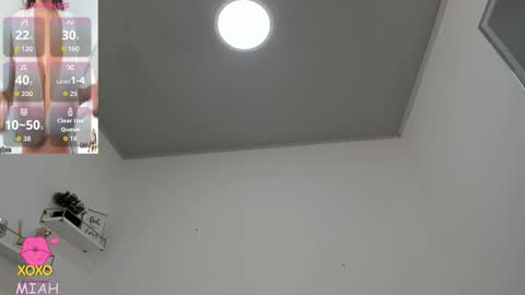 Snapshot of miah_bigboobs chatting on December 2025 11:37:01 AM Miah Collins online show from December 2025 11:37:01 AM