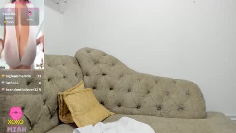 Snapshot of miah_bigboobs chatting on December 2025 09:18:01 AM Miah Collins online show from December 2025 09:18:01 AM