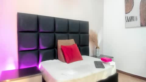 Snapshot of miahertz chatting on February 2026 11:59:01 AM miahertz online show from February 2026 11:59:01 AM