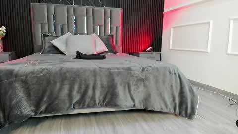 Miah  Sens online show from December 2025 11:29:01 AM