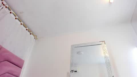 miajhonsonx online show from April 2026 02:05:01 PM