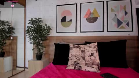 Snapshot of miakay1 chatting on October 2025 04:01:02 AM Mia online show from October 2025 04:01:02 AM